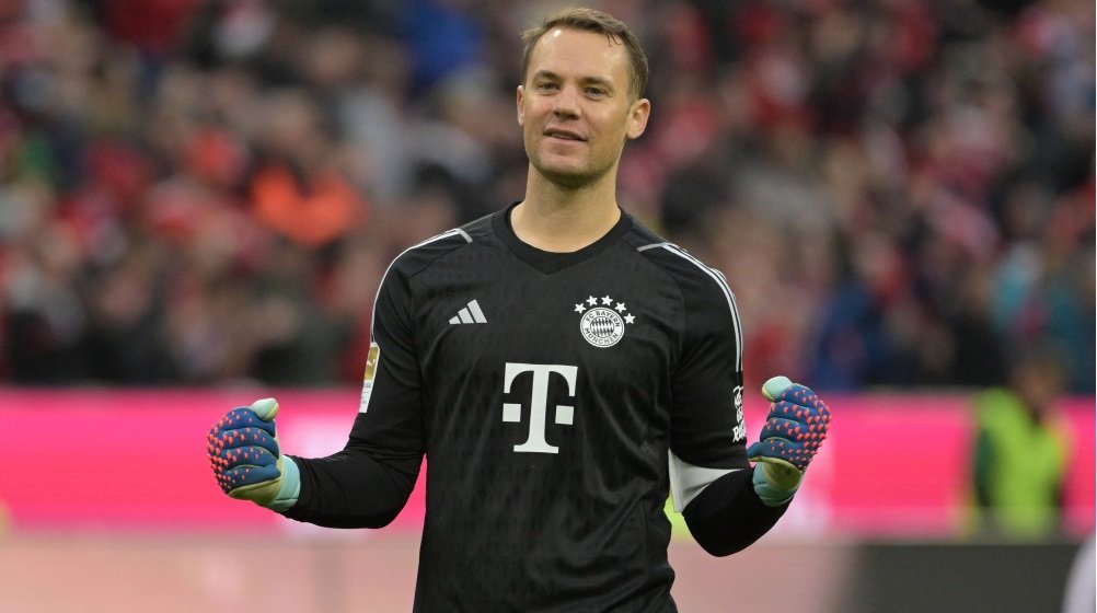 cSoccer player Manuel Neuer